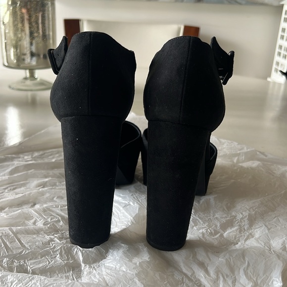 Black velvet platform pumps with side buckle ankle strap - Picture 3 of 4